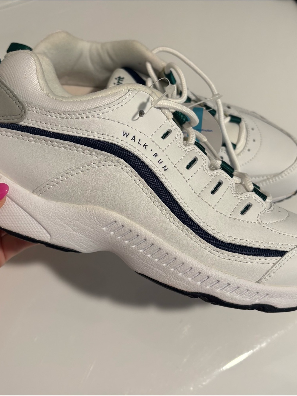 Easy Spirit Women’s Walking Shoes new without tag Size 7.5